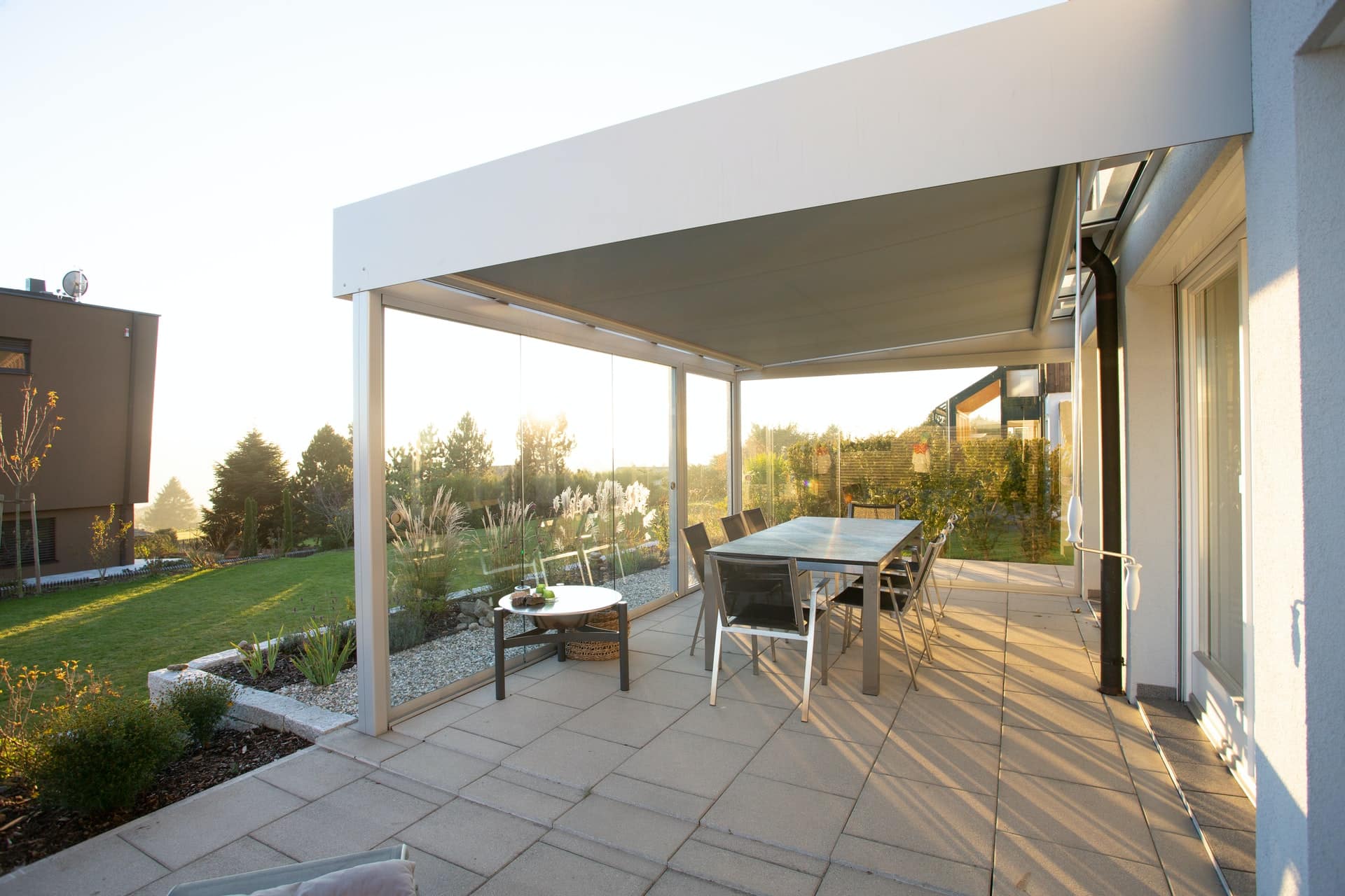 Tips til at rense dine terrassefliser for alger
