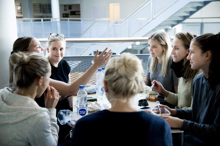 Uddannelser hjælper unge med at få eksamensbeviset